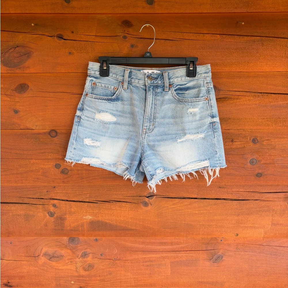 EUC Daze Distressed Denim Women Shorts 27